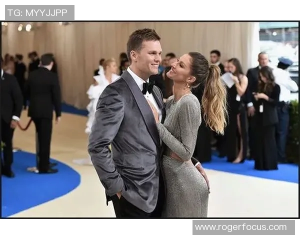 维密天使与足球明星男友的浪漫爱情故事与时尚生活揭秘