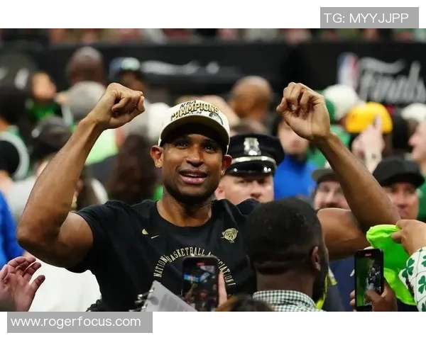 篮球与足球的传奇明星握手瞬间展现体育精神与友谊的美好时刻 篮球与足球的传奇明星握手瞬间展现体育精神与友谊的美好时刻