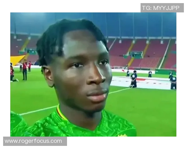 足球明星搞笑瞬间大汇总让你捧腹大笑的经典场景回顾