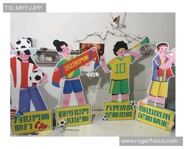 足球明星立牌合影照片展现球场魅力与偶像风采的精彩瞬间