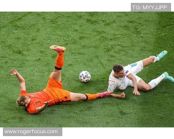 足球明星背后的艰辛历程与奋斗故事揭秘