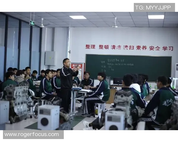 足球明星马乃尔的职业生涯成就与个人魅力全解析