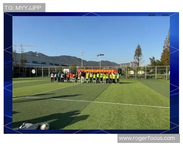 追逐绿茵梦想的脚步足球明星的奋斗与荣耀之路