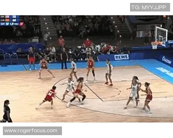 篮球场上的搞笑明星们如何用幽默打破比赛的紧张气氛